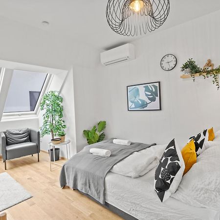 1 Min To Public Transport - 3 Min To Supermarket And Pharmacy - On-Site Parking For 19,90 Eur Viena Exterior foto